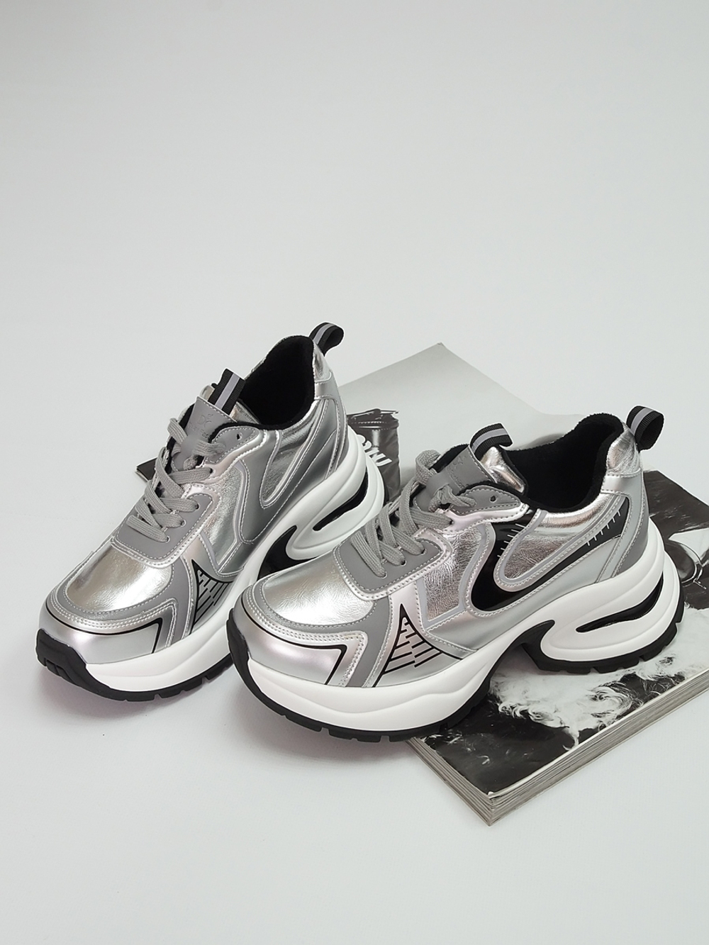 Кроссовки женские демисезонные