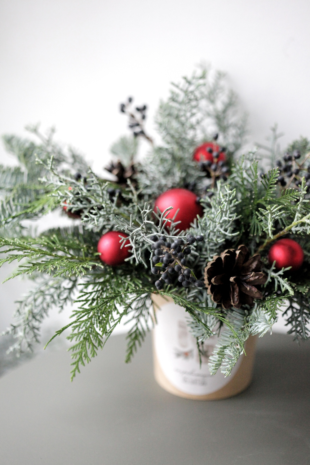 Новогодняя композиция в крафтовом стаканчике № 8