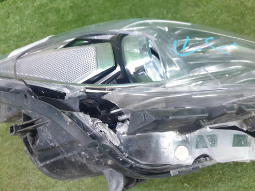 Битая Фара правая Genesis G70 (2017-2021) LED