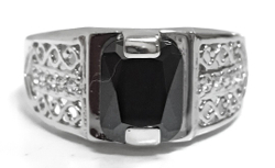 Ювелирное кольцо из серебра 925 пробы с фианитом