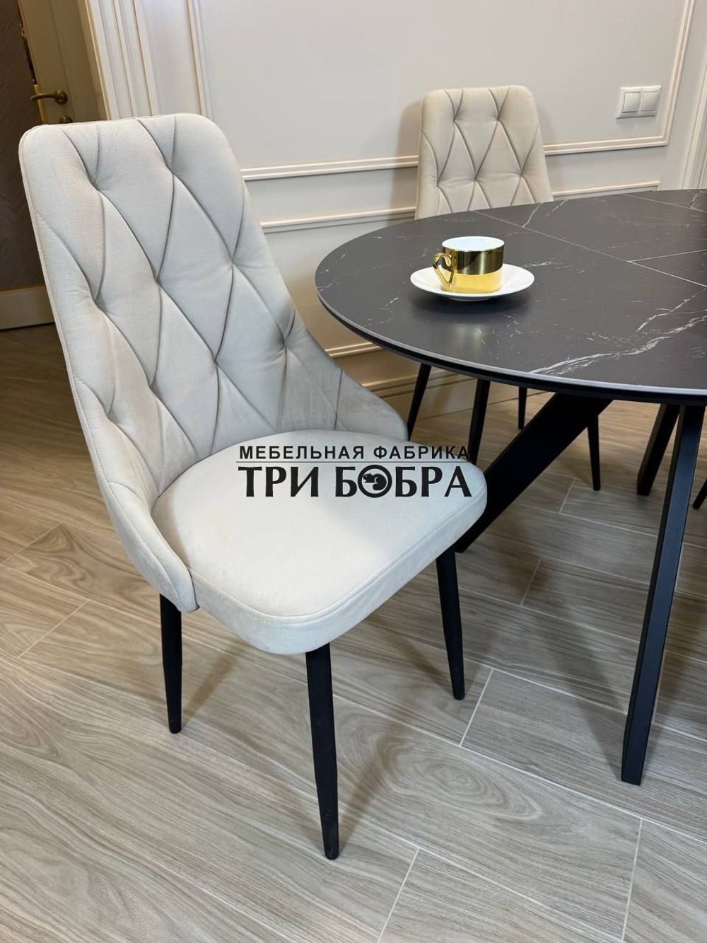 Круглый раздвижной стол "Бонжур", керамогранит, черный мрамор и стулья "Лондон"