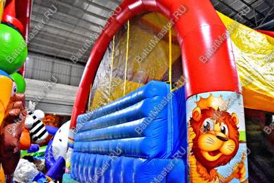 Надувной батут "Зверята с крышей 3" со скалодромом, 12*8*6 м