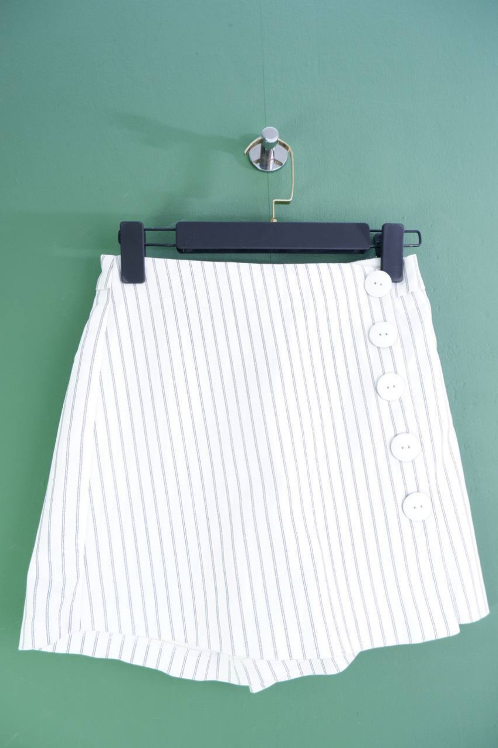 Юбка-шорты Stradivarius с высокой посадкой, для зрительного удлиннения ног 40-42 размер