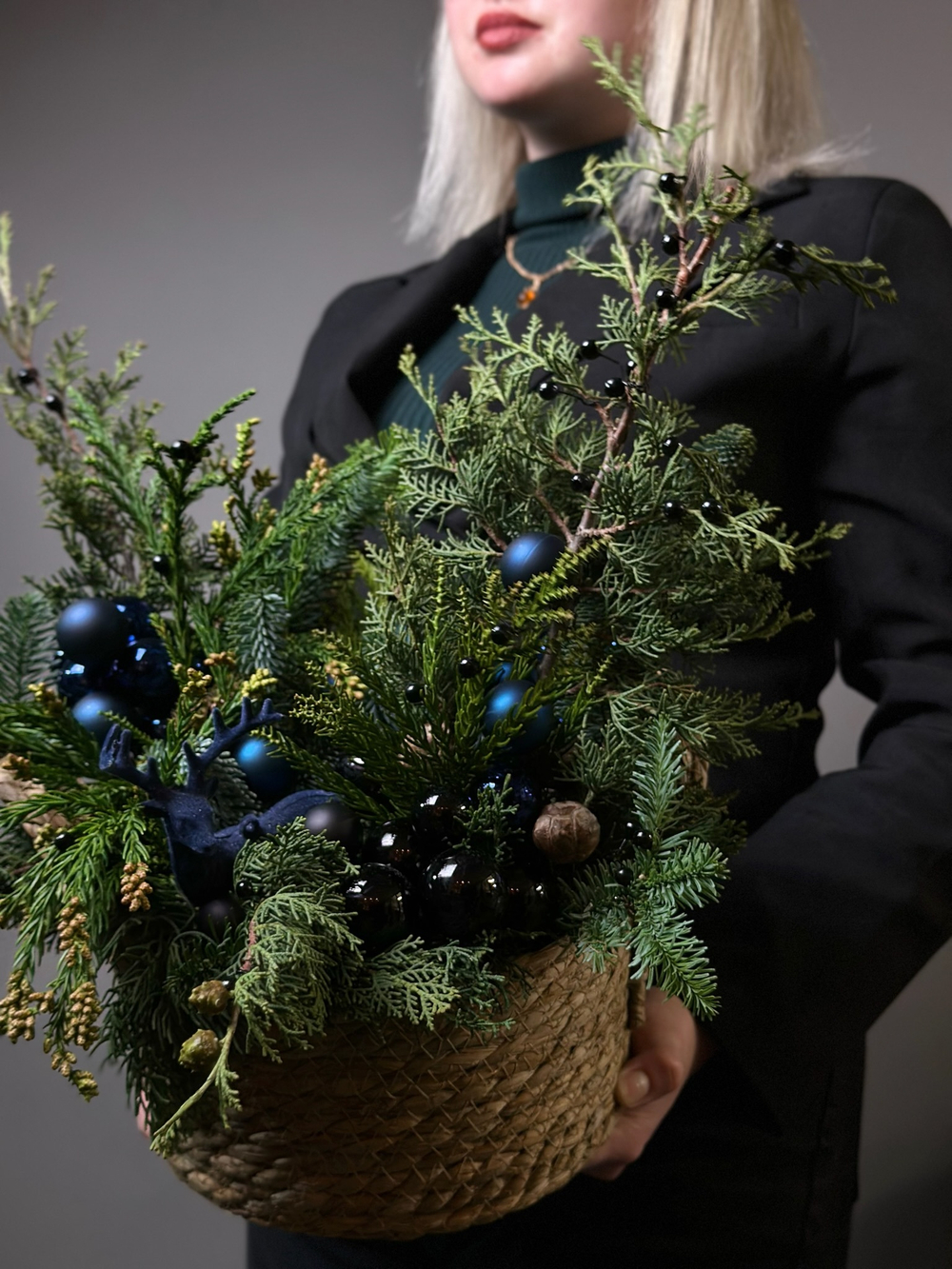 Хвоя в корзине «Игрушечная сказка»