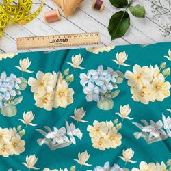 Ткань габардин пастельные полевые цветы на зелёном фоне