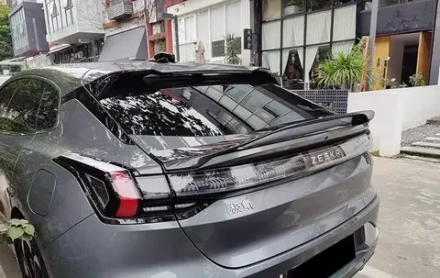 Спойлер из кованого карбона для Zeekr 001 Зикр