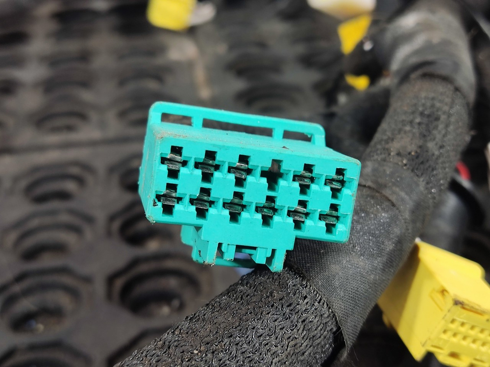 Проводка двери левой 2023г