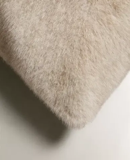 ZARA HOME НАВОЛОЧКА ДЛЯ ДЕКОРАТИВНОЙ ПОДУШКИ ИЗ ИСКУССТВЕННОГО МЕХА, СВЕТЛО-БЕЖЕВЫЙ