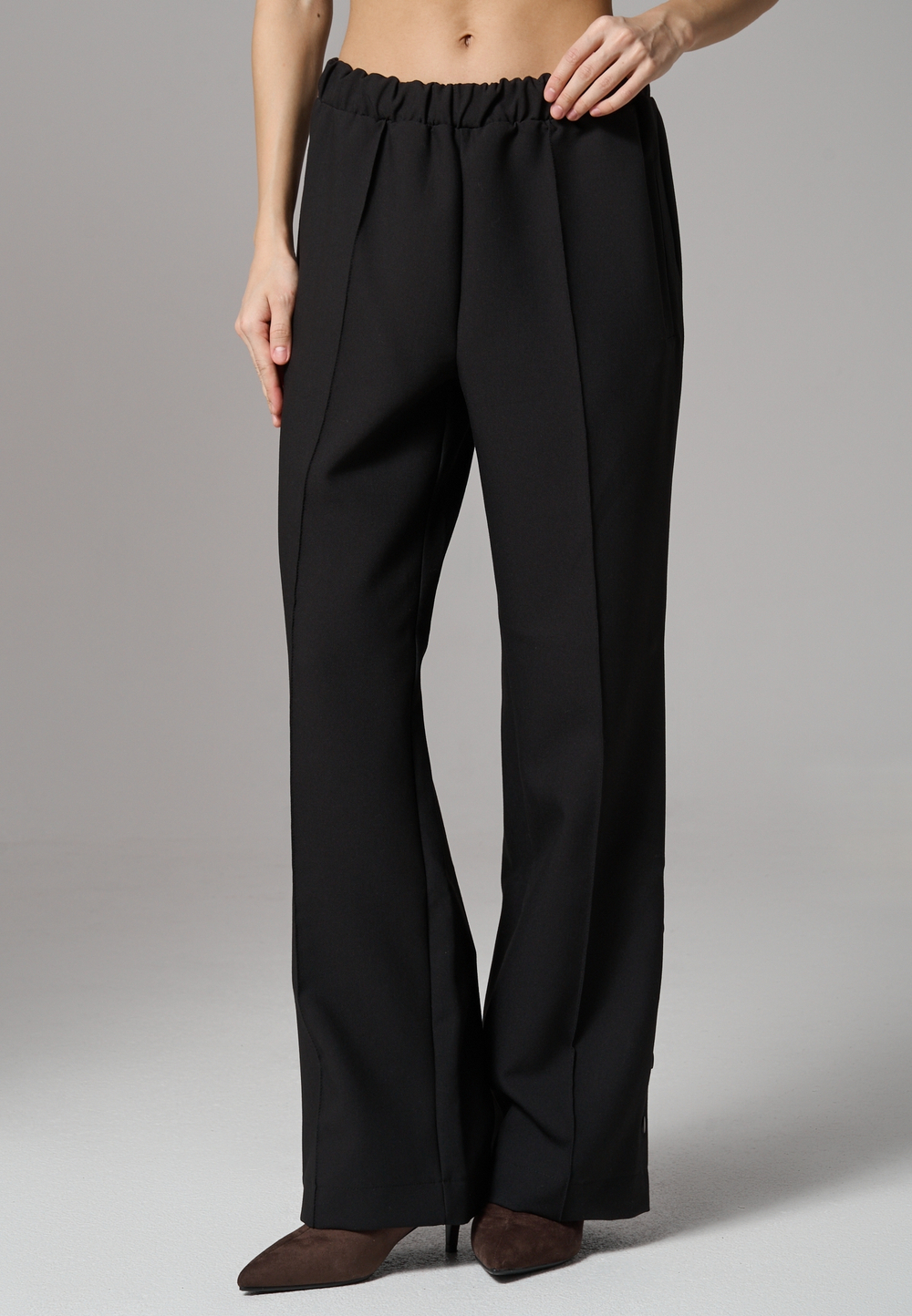 Брюки прямые с кнопками черные