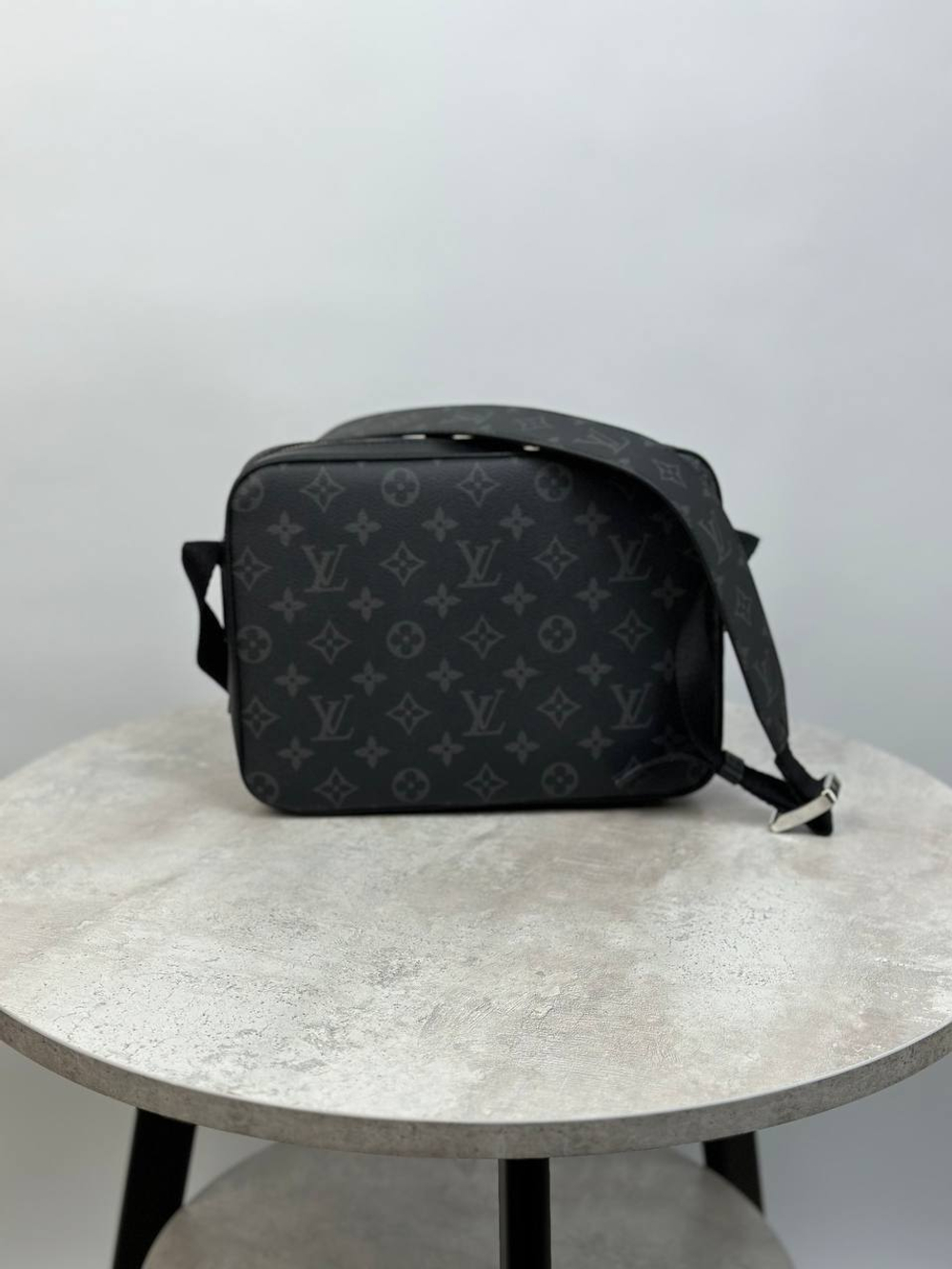 Сумка-мессенджер Louis Vuitton