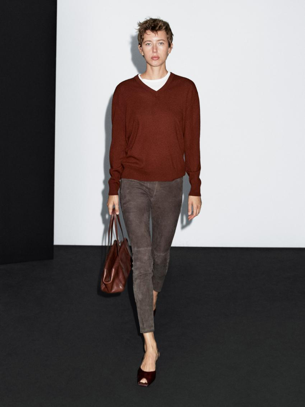 Massimo Dutti Свитер из 100% кашемира с V-образным вырезом, гранатовый