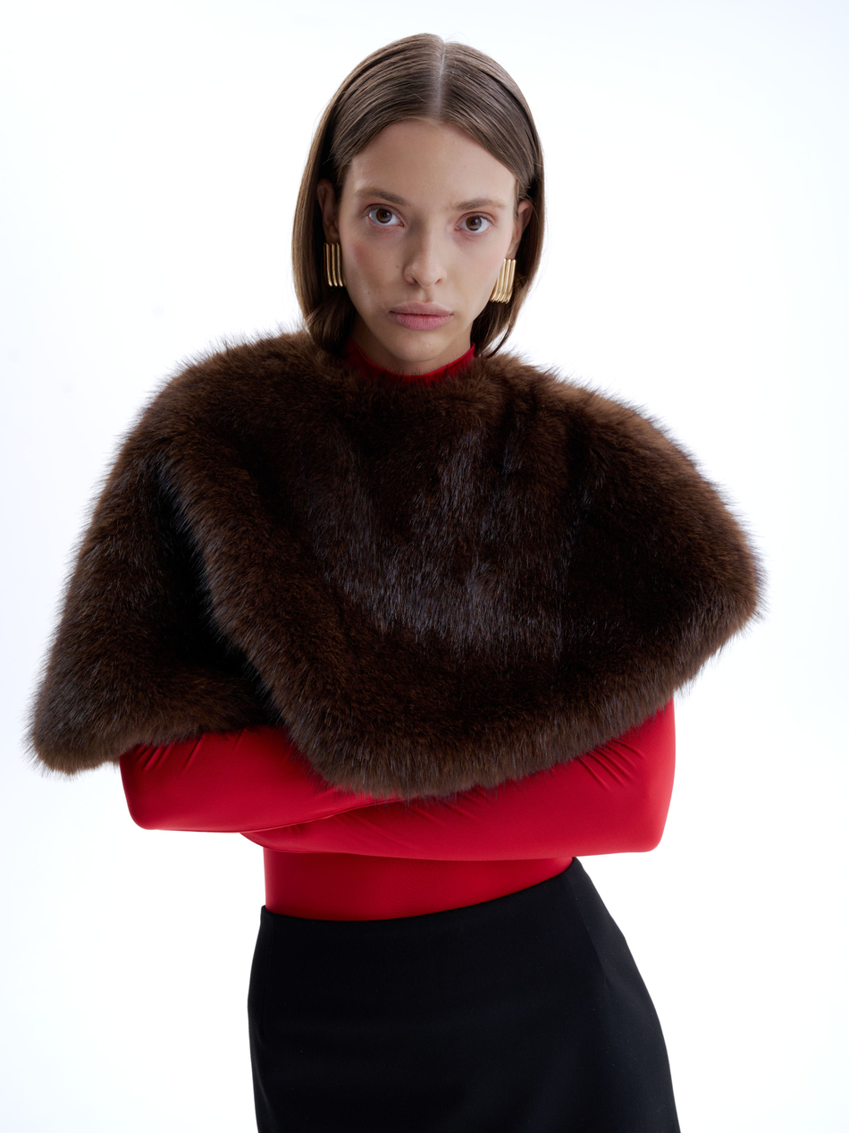 Асимметричная меховая накидка