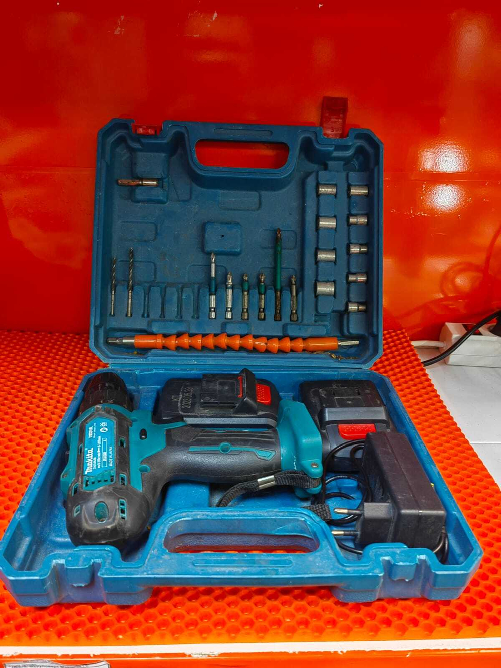 Дрель-шуруповерт Makita DF333DWE