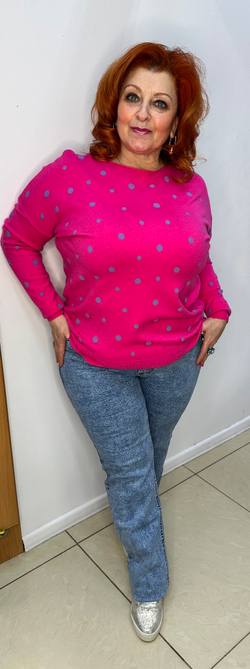 Яркий джемпер с голубыми горошинами