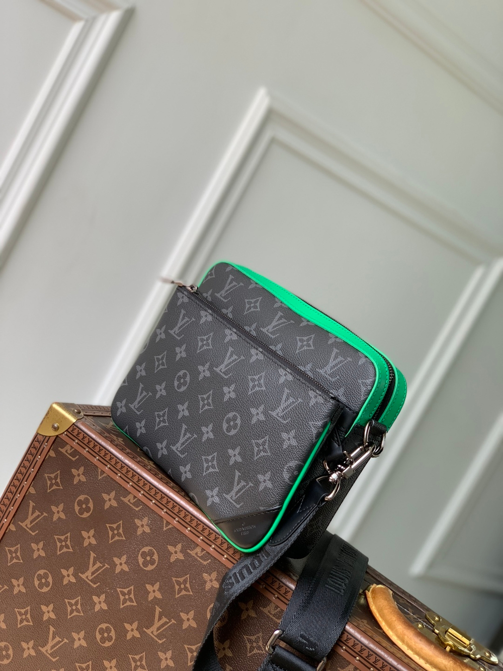 Louis Vuitton Trio Messenger