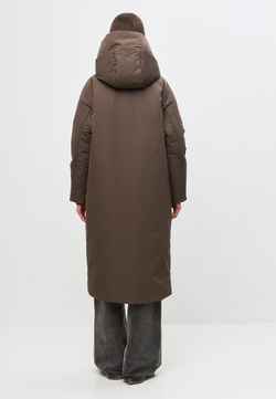 Пальто в минималистичном стиле