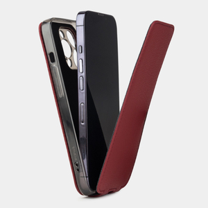 Чехол кожаный для iPhone 13 Pro вишневого цвета