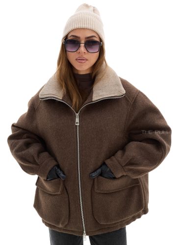 Шоколадная куртка с накладными карманами