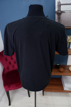 Футболка черная с принтом 48  размер