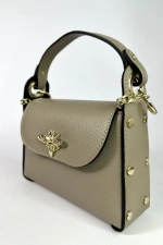 Женская сумочка с застежкой-пчелкой из натуральной кожи цвет taupe