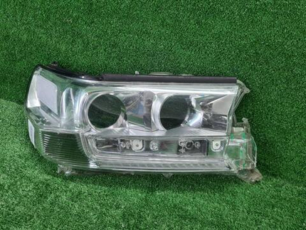 Стекло фары правое Toyota Land Cruiser 200 (2015-2021) LED