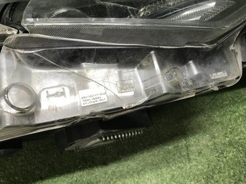 Битая Фара правая Maserati Levante (2016-2020) LED