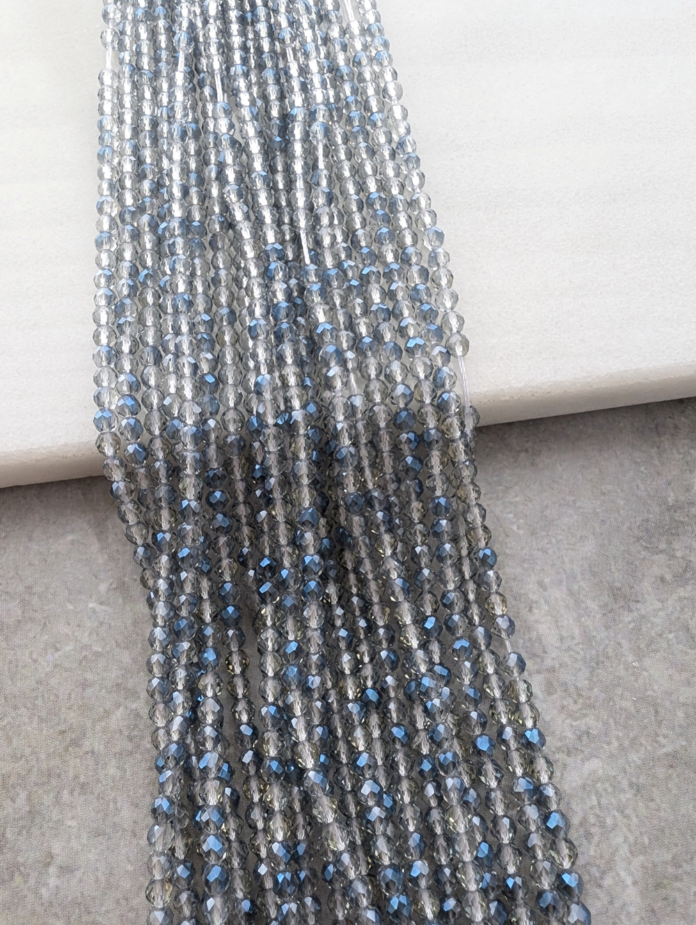 Шпинель стеклянная 3мм, серо-голубой