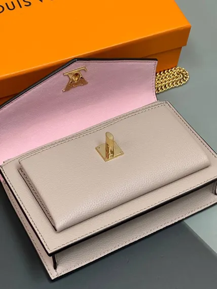 Сумка Louis Vuitton Mylockme Chain кремовый
