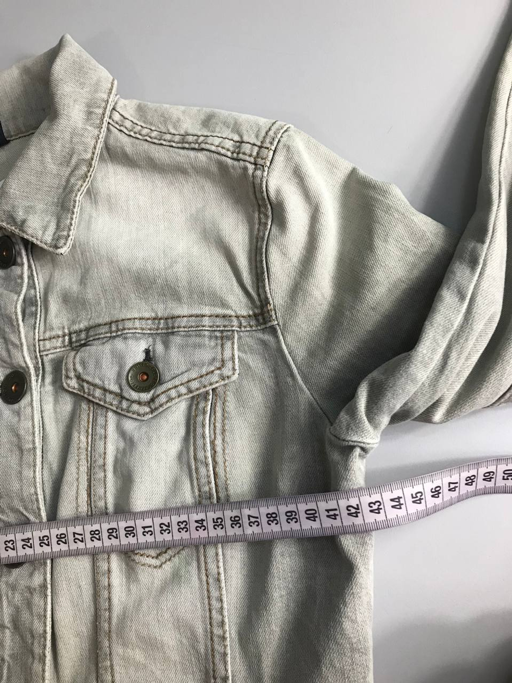 Куртка Benneton светлая, визуально на 44 размер