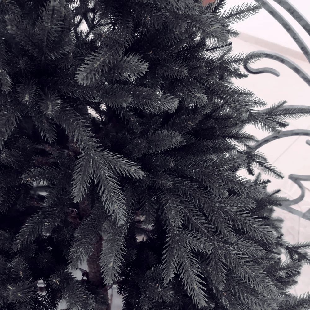 Искусственная елка «Престиж в черном» (литая хвоя) от 1,2 м до 3 м