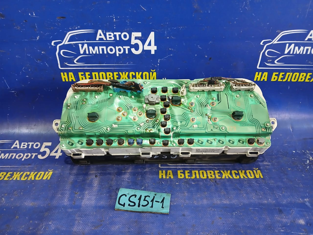 Щиток приборов TOYOTA CROWN 1997