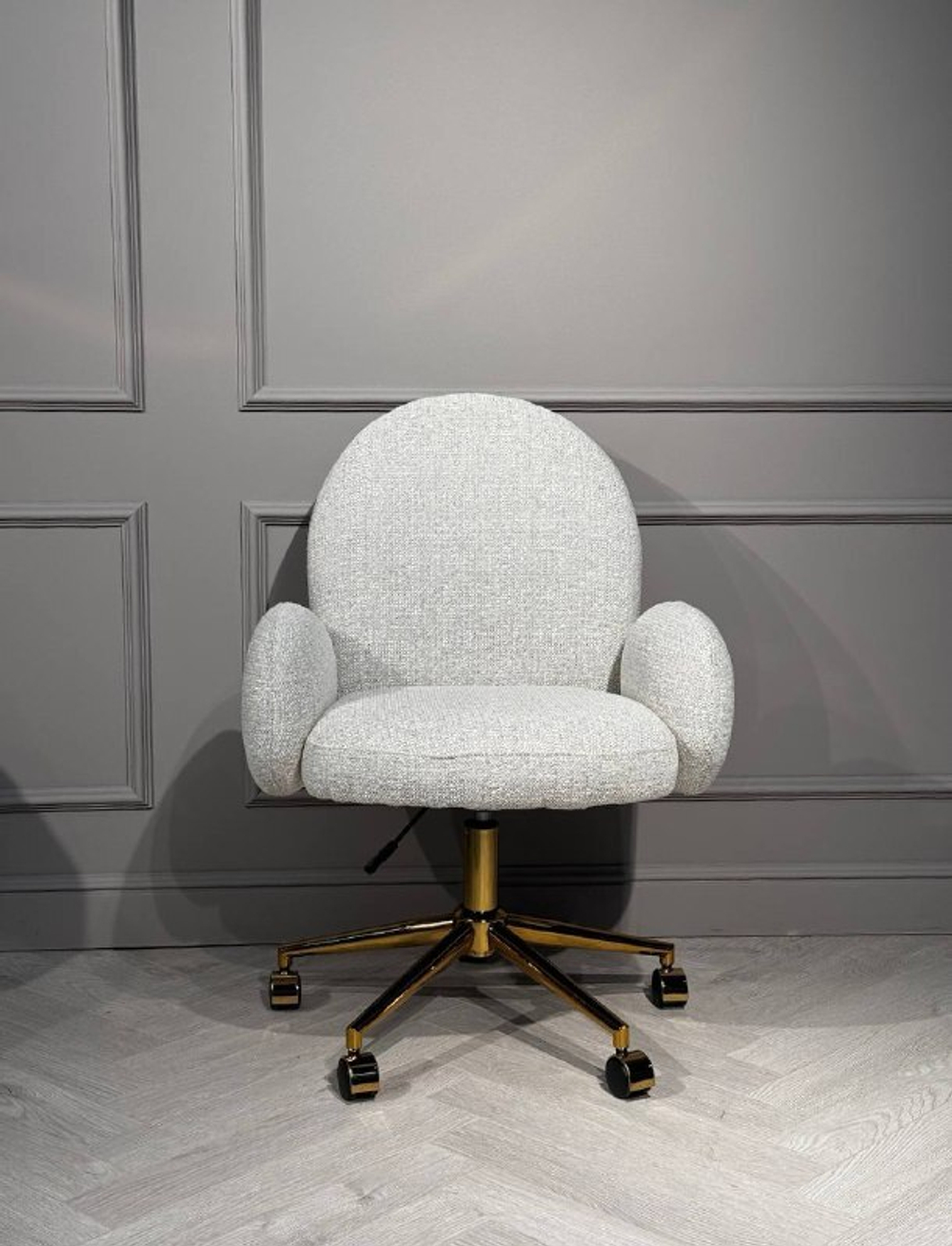 Кресло офисное Ist Casa Клауд PRO, белый крем, золото