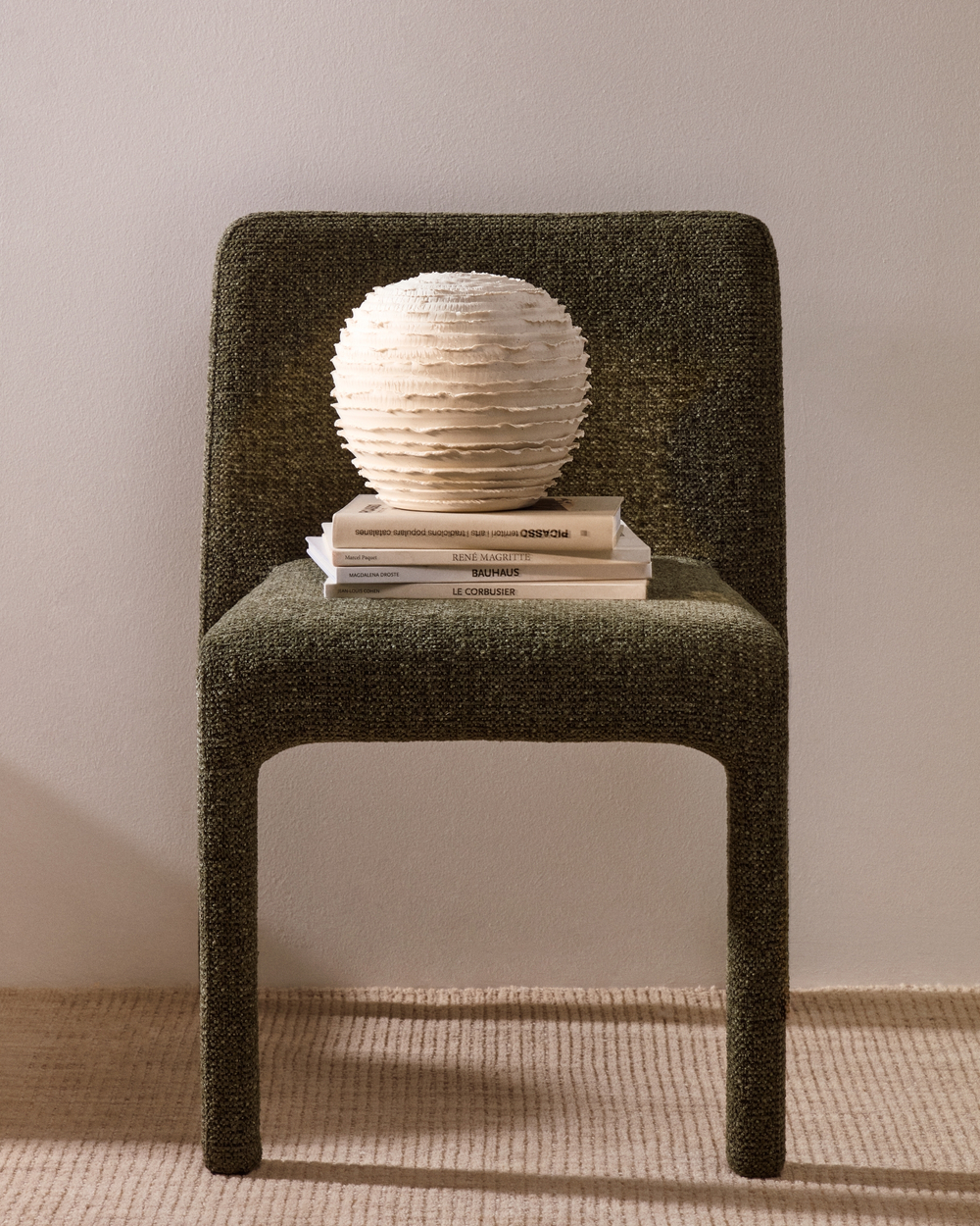 Ваза Evania из бежевой керамики 21 см