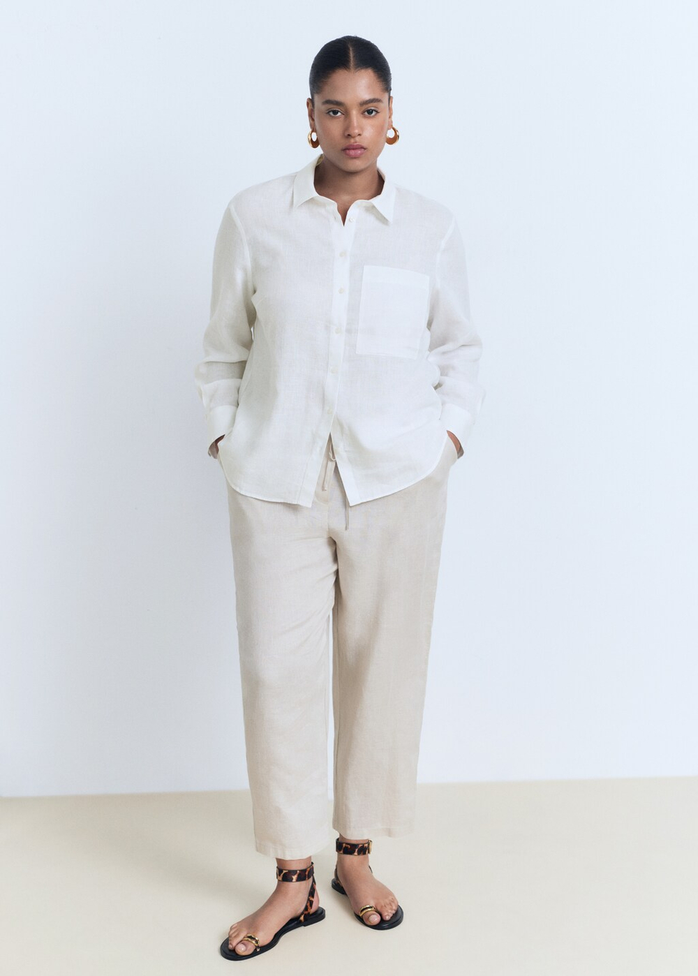 Льняная рубашка с карманом