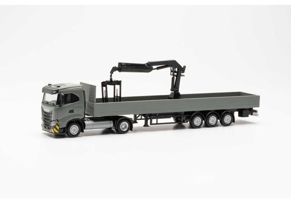Грузовик Iveco S-Way ND LNG пп платформа с погрузочным краном, серый/желтый