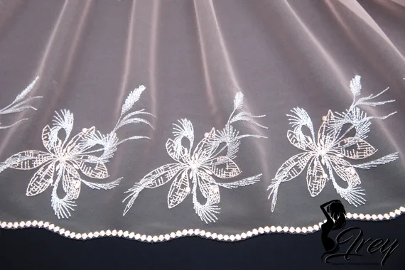 05-119 Вышивка на неэл. сетке 21 см, в серебре, персик/телесный/серый