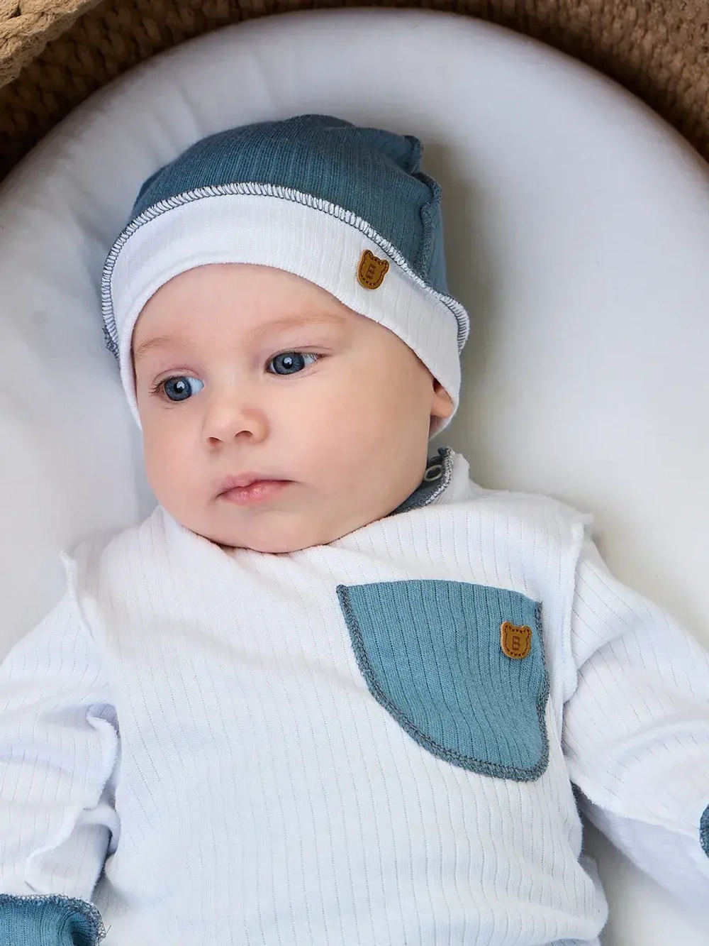 костюм для малыша швами наружу