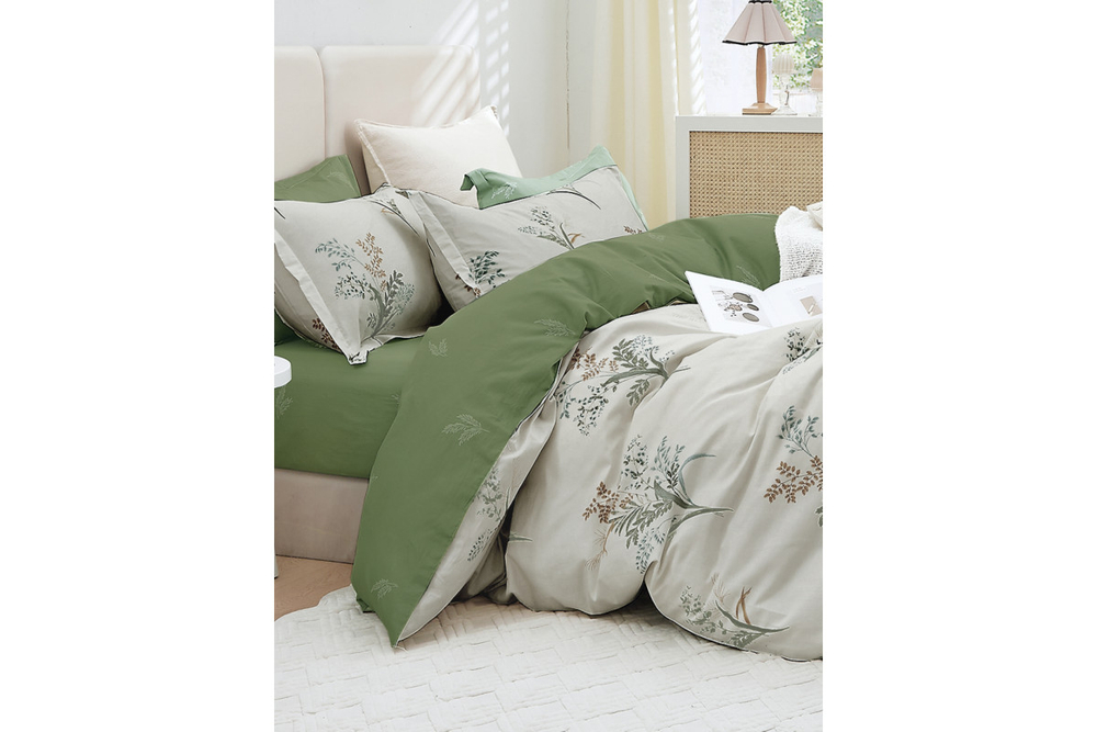 Постельное белье GoodNight Сатин Делюкс 2401 с компаньоном 1,5 сп. (с нав. 50х70)