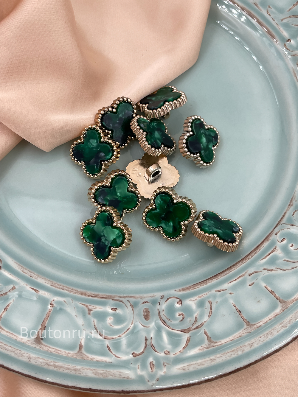 Пуговицы  перламутр цветок изумрудный  21,5 мм