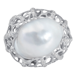 Кольцо с белым барочным морским жемчугом и бриллиантами, R0248-0/1