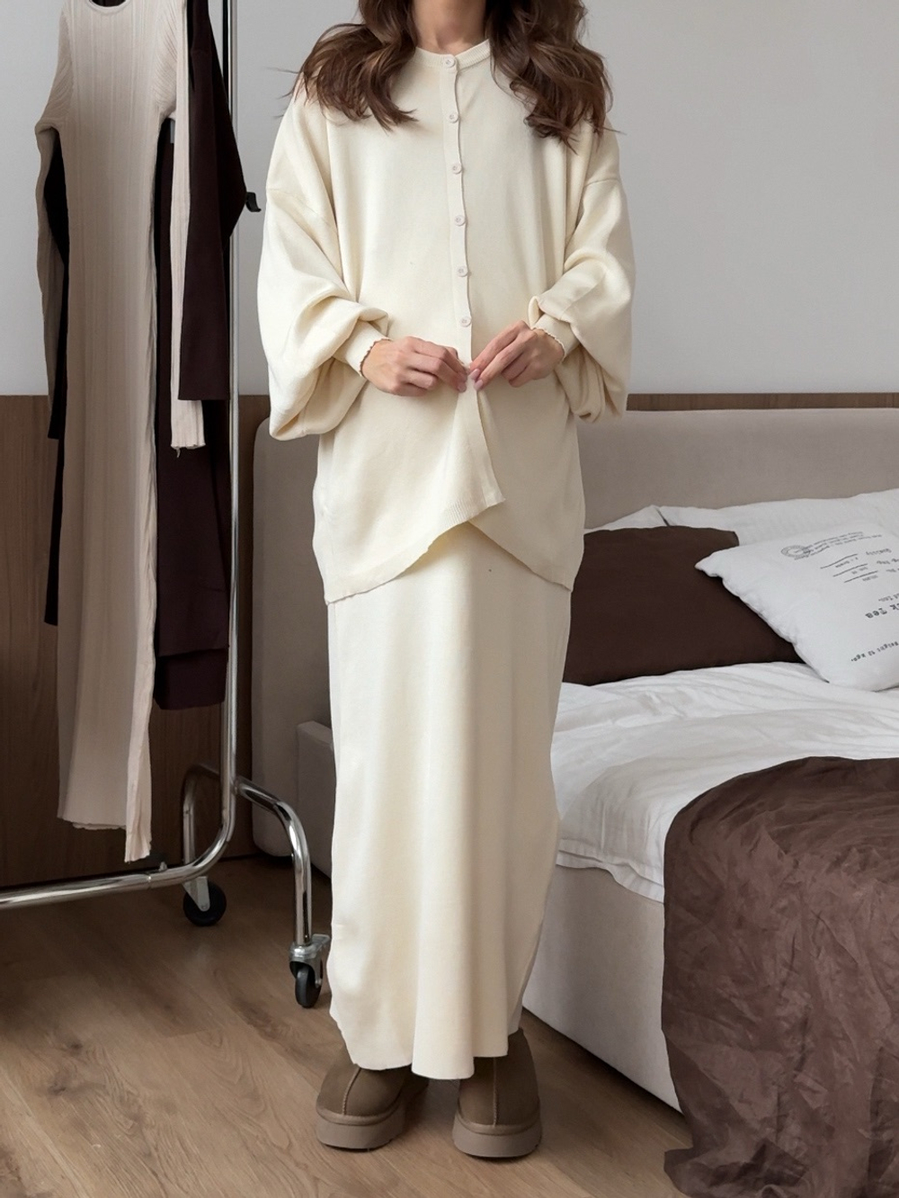 Комплект вязаный, кардиган свободного кроя на пуговицах и длинная юбка