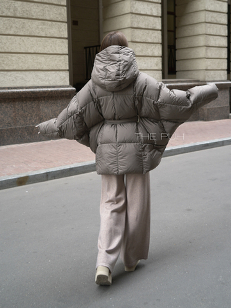 Пуховик летучая мышь в цвете хаки с поясом