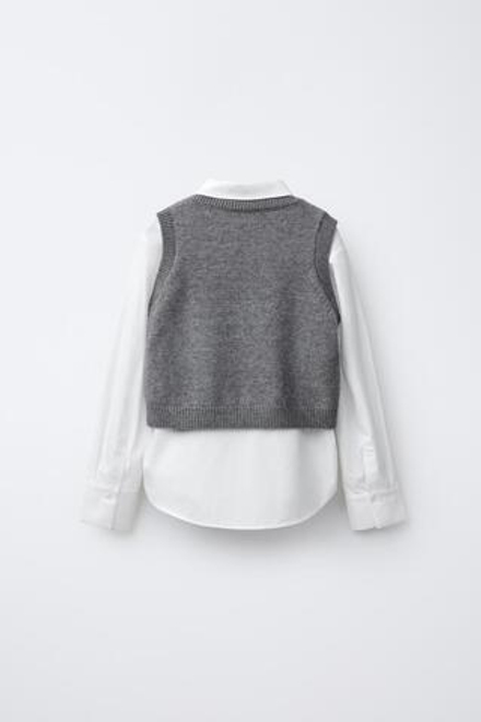 ZARA РУБАШКА ИЗ ПОПЛИНА, ВЯЗАНЫЙ ЖИЛЕТ И БАРХАТНЫЕ БАНТЫ, БЕЛЫЙ/СЕРЫЙ