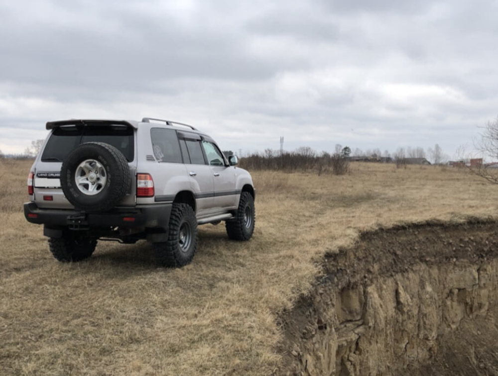 Калитка в штатный бампер Toyota Land Cruiser 105