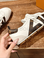 Женские кроссовки Louis Vuitton Sneakerina белого цвета с инициалами