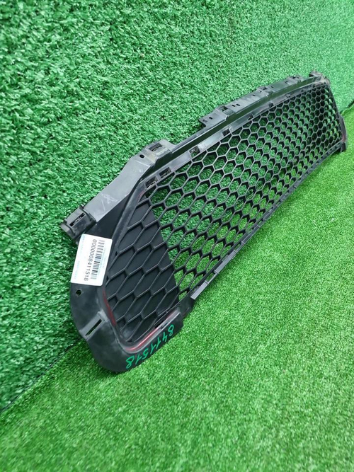 Решетка переднего бампера LR Freelander 2 (10-14)