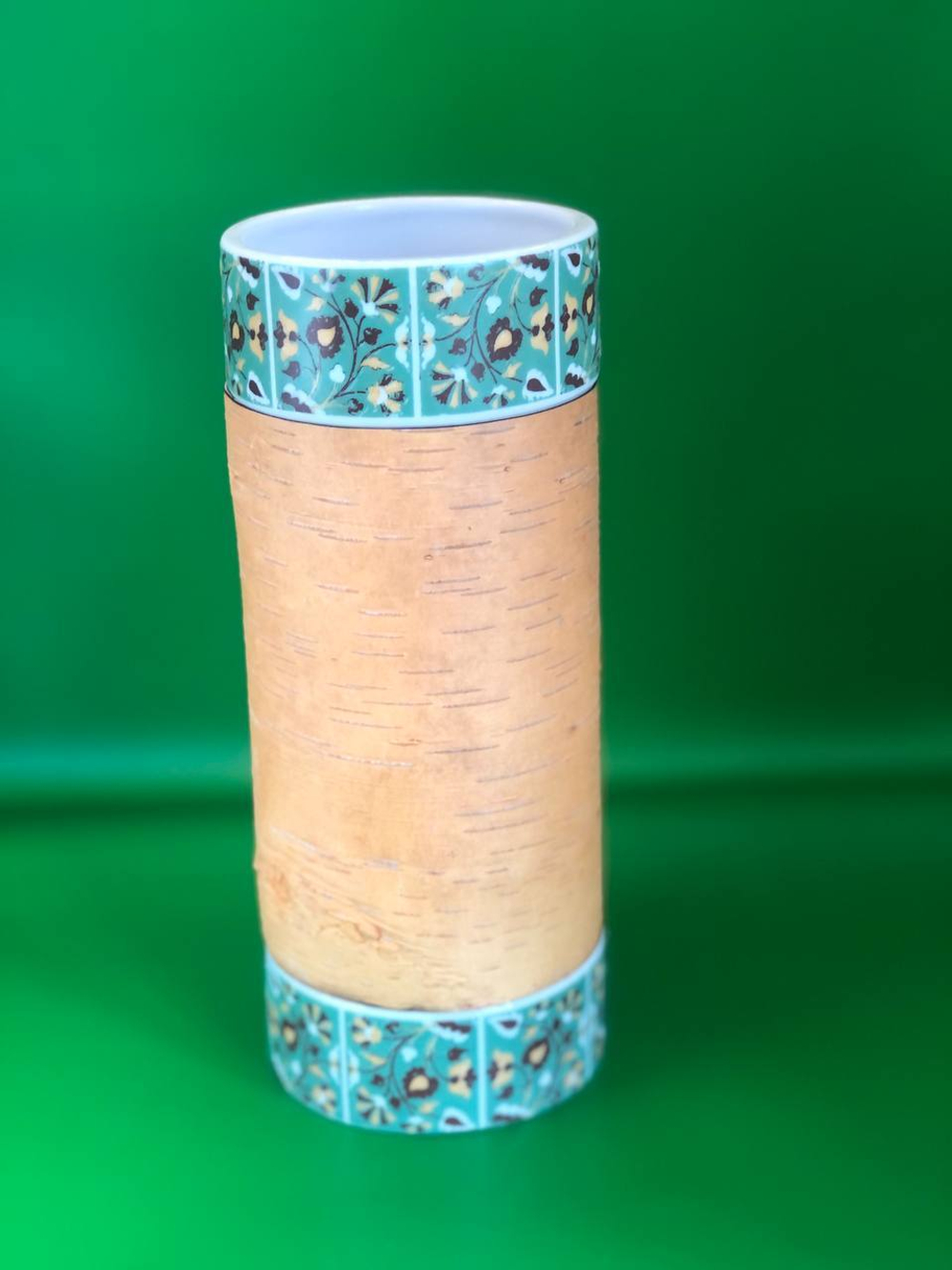 Ваза фарфоровая с берестой. Коллекция  Изразец Коломенское. Цветы. Бревно (Log).