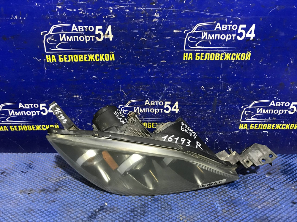 Фара передняя правая MAZDA AXELA 2003-2006