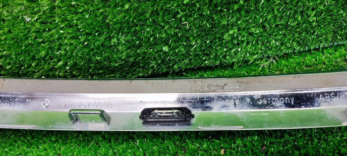 Молдинг крышки багажника Mercedes E W213 (2016-2021)