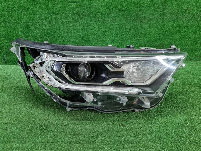 Битая Фара правая Toyota RAV4 5 XA50 (2018-н.в.) LED